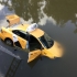 В Москве авто Яндекс.Такси с пассажиром свалилось в реку. В Москве авто Яндекс.Такси с пассажиром свалилось в реку.