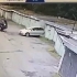 В Санкт-Петербурге женщина эффектно заехала в гараж. В Санкт-Петербурге женщина эффектно заехала в гараж.